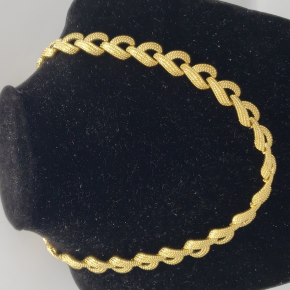 Vintage Napier Signed Gold Tone Chunky Textured Link Necklace - Picture 4 of 12